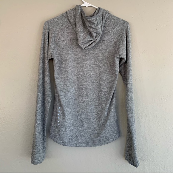 NWOT Women’s Light Gray Nike Running Dri-Fit Hooded Long Sleeve - Picture 4 of 7